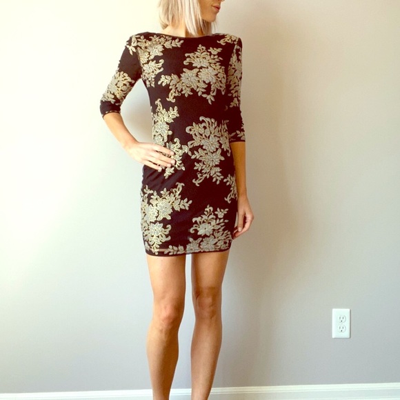 TFNC Dresses & Skirts - TFNC Shoulder Pad Dress ✨